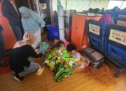 Fasilitas Tak Memadai, Seorang Ibu Lansia Terbaring 7 Jam Didalam Ferry.