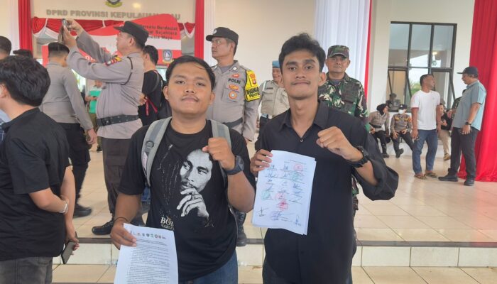 Mempunyai keresahan yang sama,Menjadi salah satu inisiator aksi demonstrasi:Kepri menggugat,Selamatkan Indonesia