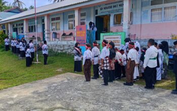 Bertemakan Baju Pahlawan SD Negeri 007 Muntai Laksanakan Upacara Peringatan Hari Pahlawan.