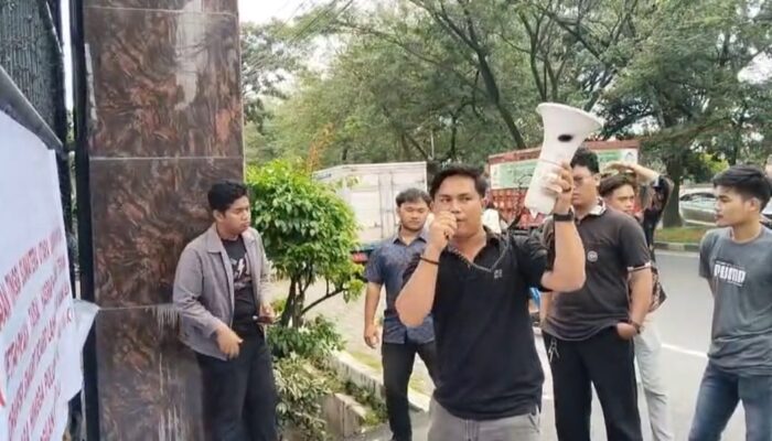 PERMAK: Desak Kejati Sumut Tangkap F. H & M. H dan A. H. L dalam Skandal Korupsi Smart Board