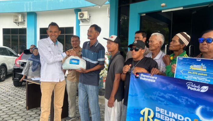 Pelindo Berbagi Ramadhan : Sub Holding Pelindo Multi Terminal Tanjung Balai Karimun Bagikan Takjil dan Paket Sembako hingga Santuni Anak Yatim