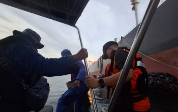 Tim SAR Gabungan Berhasil Evakuasi Dua Nelayan Karimun yang Hanyut ke Malaysia