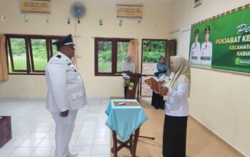 Plt Camat Singkep Barat Lantik Pj Kades Bakong