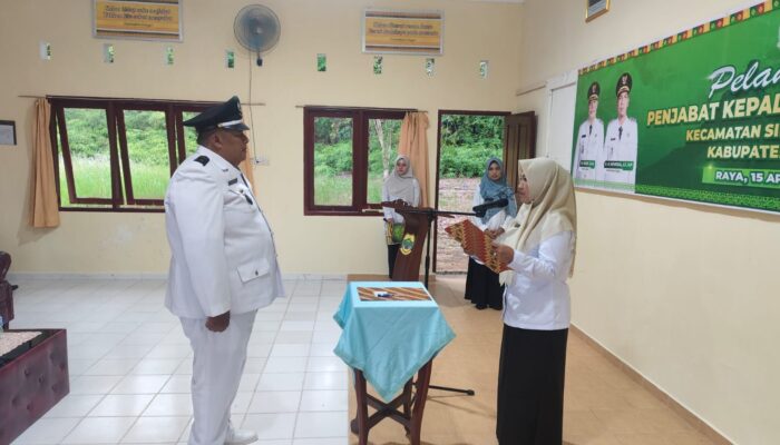 Plt Camat Singkep Barat Lantik Pj Kades Bakong