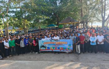 Kejari Lingga Inisiasi Gotong Royong di Pantai Dabo Singkep