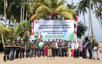 Peringati Hari Lingkungan Hidup Sedunia, PT TIMAH Tanam Pohon dan Bersihkan Pantai Asmara Dewi