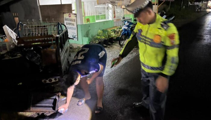 Pengendara Motor Meninggal Dunia Setelah Menabrak Kendaraan Parkir di Bahu Jalan Lingga