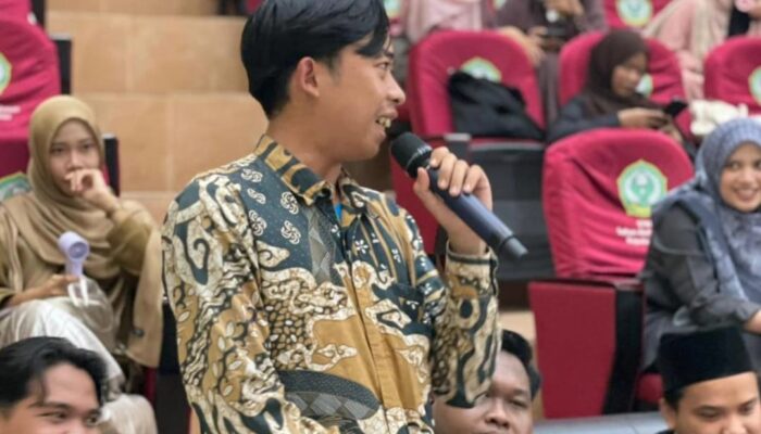 Jalan Dibangun, Gedung Didirikan, Tapi Mengapa Pemuda Lingga Masih Pergi?