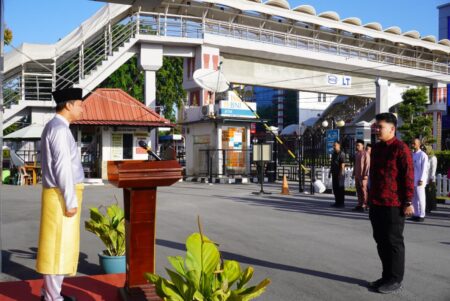 Kepala Seksi Teknologi Informasi dan Komunikasi Keimigrasian Bapak Muhamad Arfat mendapat amanat untuk bertindak secara langsung sebagai inspektur upacara.F:IMIGRASI