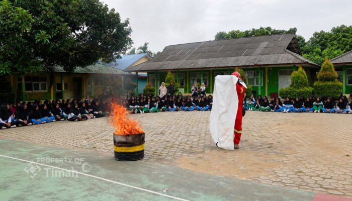 Bekali Santri Hadapi Bencana, PT TIMAH Gelar Edukasi dan Simulasi Penanganan Kebakaran