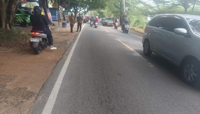Tumpahan Oli di Jalan Raja Ali Haji Bikin Jalan Licin, Sekitar Enam Pengendara Motor Terjatuh