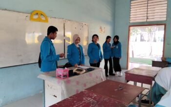 Atasi Keterbatasan Alat Praktikum, Prodi Kimia UMRAH Latih Siswa MAN Tanjungpinang Ekstrak Indikator Asam Basa Alami