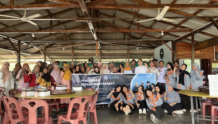 Warga Sei Ladi Diajarkan Olah Sampah Organik Jadi Kompos oleh Prodi Kimia Umrah