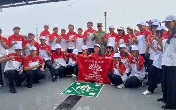 Diguyur Hujan, Tetap Semangat INTI Kepri Gelar Sumpah Pemuda di Atas Kapal TNI AL